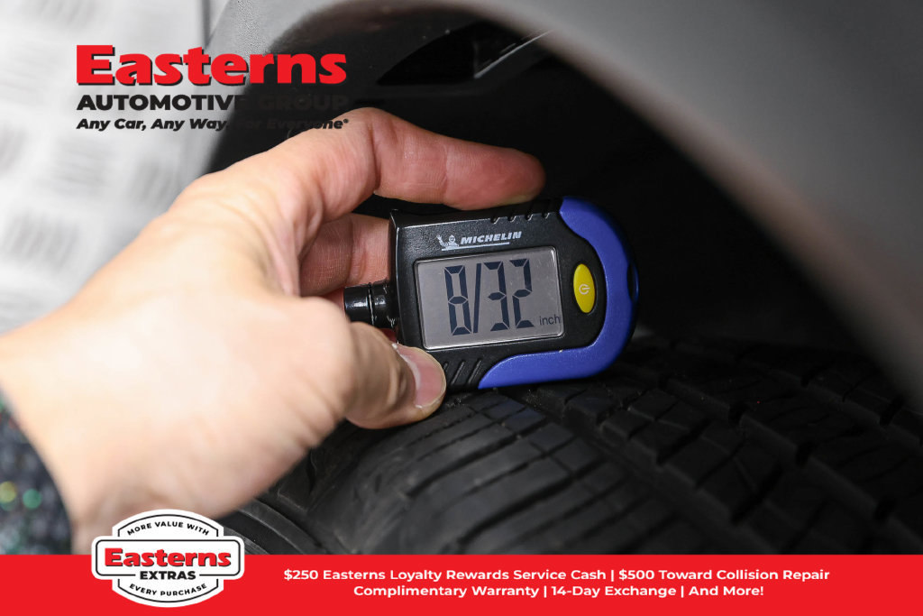 Used 2024 Nissan Rogue S AWD/4WD image 27