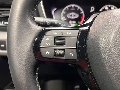 Used 2025 Honda Pilot Touring image 10