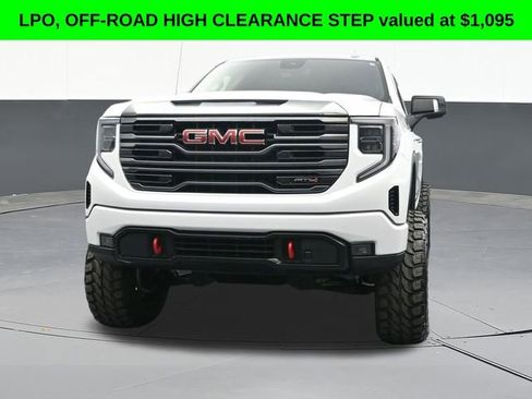 Used 2022 GMC Sierra 1500 AT4 image 2