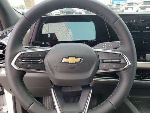 New 2026 Chevrolet Equinox LT w/ Convenience Package II FWD image 18