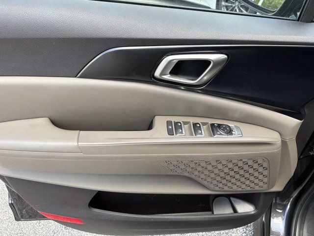 Used 2025 Kia Carnival FWD image 7