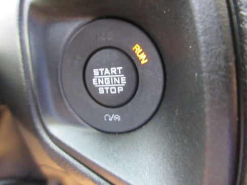 Used 2024 Jeep Gladiator Sport AWD/4WD image 28