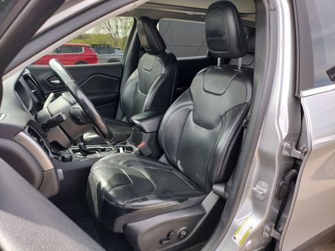 Used 2019 Jeep Cherokee Limited w/ Luxury Group AWD/4WD image 2