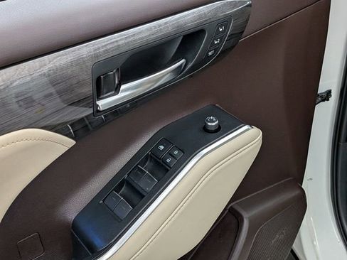 Used 2021 Toyota Highlander Limited image 16