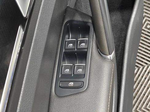 Used 2019 Volkswagen Golf R 4-Door AWD/4WD image 50