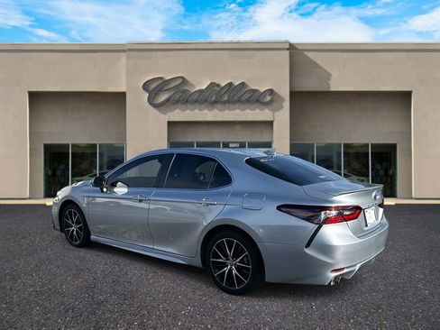 Used 2024 Toyota Camry SE image 5