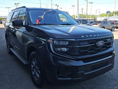 Used 2025 Ford Expedition Active AWD/4WD image 6