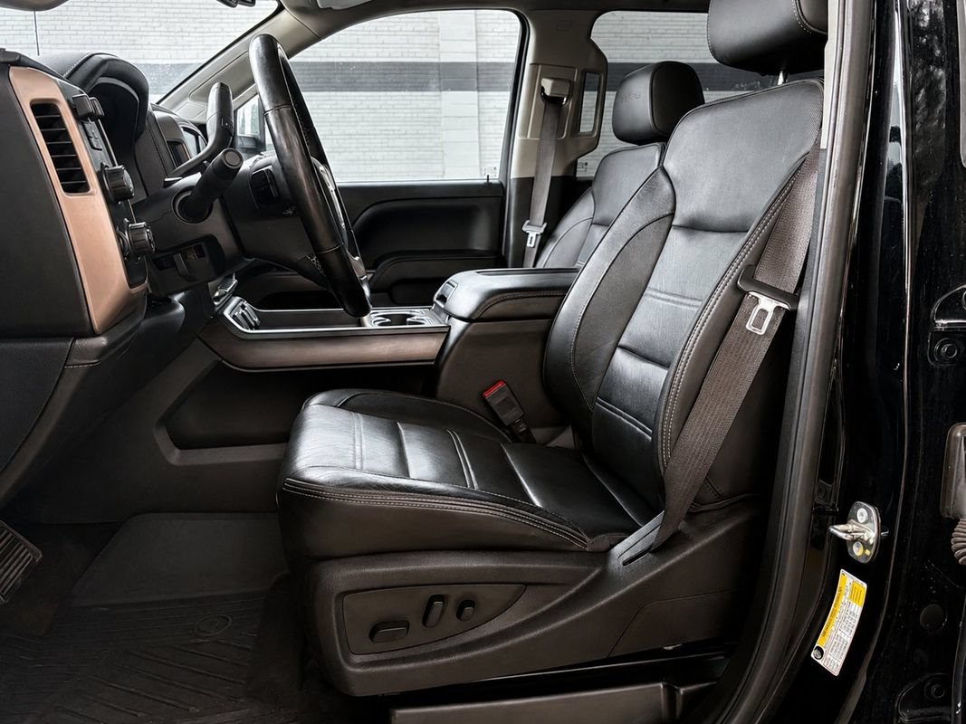Used 2018 GMC Sierra 2500 Denali w/ Duramax Plus Package AWD/4WD image 9
