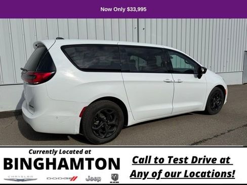 Used 2023 Chrysler Pacifica Limited w/ S Appearance Package image 7