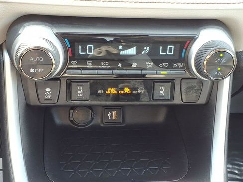 Used 2025 Toyota RAV4 XLE w/ Convenience Package image 18