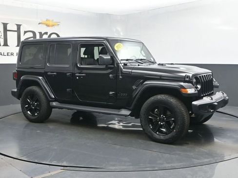 Used 2023 Jeep Wrangler Unlimited Sahara AWD/4WD image 6