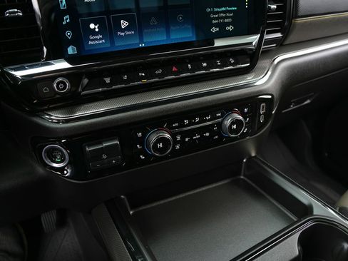 Used 2024 Chevrolet Silverado 2500 ZR2 w/ Technology Package image 18