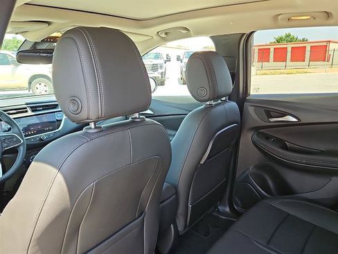 Used 2023 Buick Encore GX Essence w/ Experience Buick Package FWD image 9