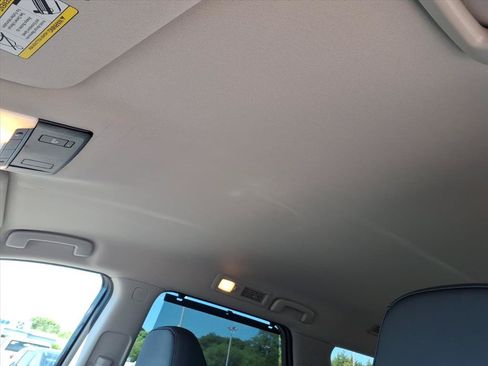 Used 2025 Nissan Pathfinder SL AWD/4WD image 24