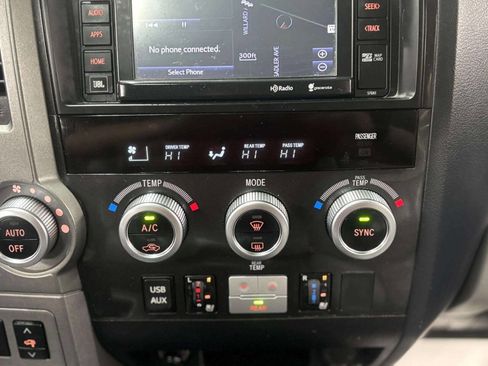 Used 2014 Toyota Sequoia Platinum image 37