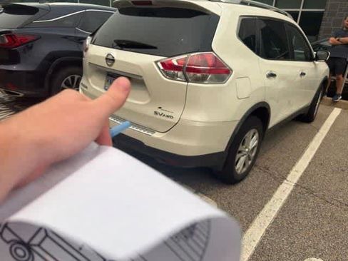 Used 2016 Nissan Rogue SV AWD/4WD image 6