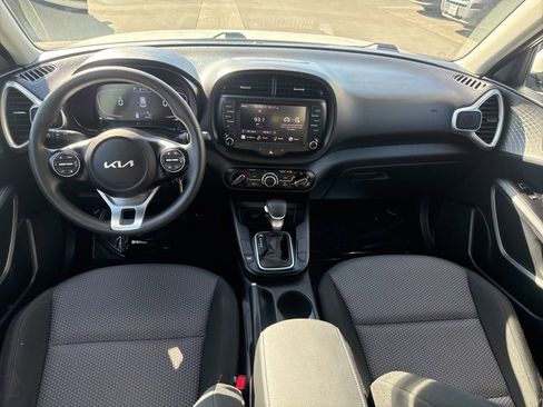 Used 2024 Kia Soul LX w/ Option Group 015 image 17