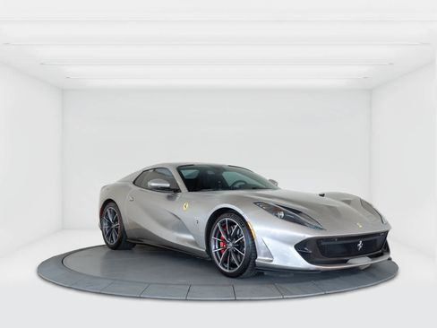 Used 2022 Ferrari 812 GTS RWD image 7