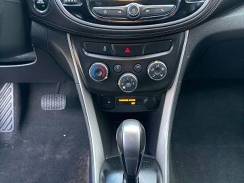 Used 2019 Chevrolet Trax LT w/ LT Convenience Package image 29