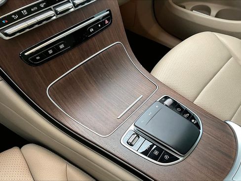 Used 2022 Mercedes-Benz GLC 300 image 17