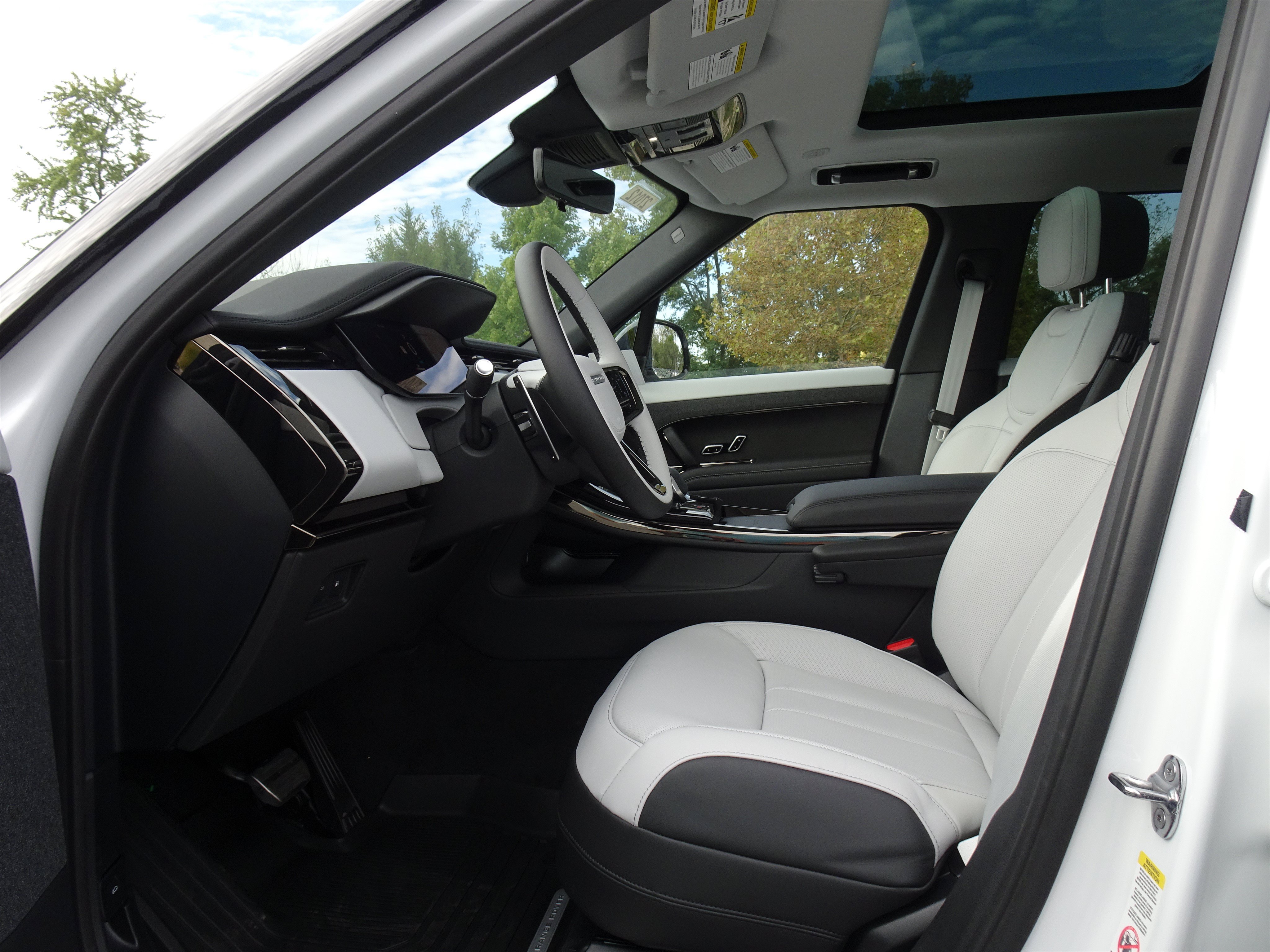 New 2027 Land Rover Range Rover Sport Battersea AWD/4WD image 2
