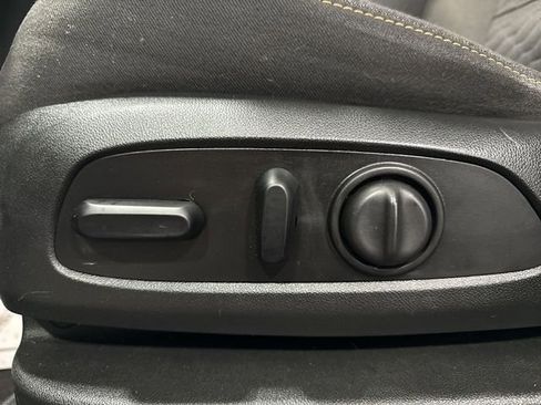 Used 2020 Chevrolet Equinox LT image 24