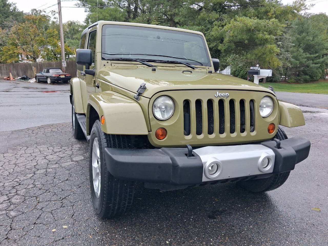 Used 2013 Jeep Wrangler Sahara w/ Connectivity Group AWD/4WD image 6
