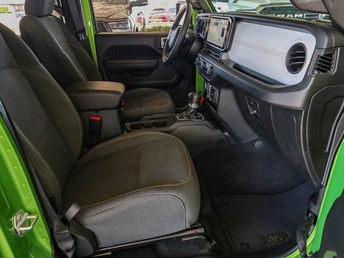 Used 2025 Jeep Wrangler Sport image 31