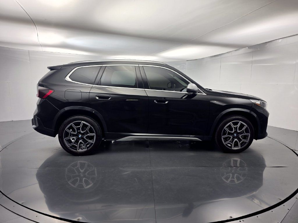 Certified 2024 BMW X1 xDrive28i w/ Convenience Package AWD/4WD image 3