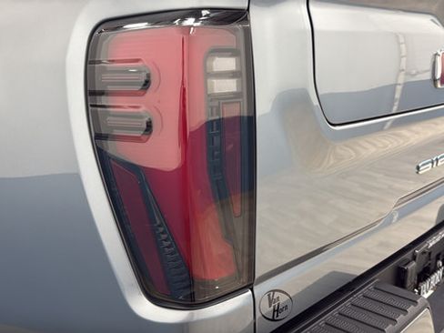 Used 2024 GMC Sierra 2500 AT4 w/ AT4 Premium Plus Package AWD/4WD image 43