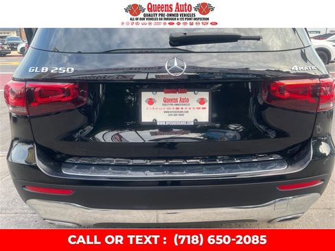 Used 2021 Mercedes-Benz GLB 250 4MATIC w/ Premium Package image 31
