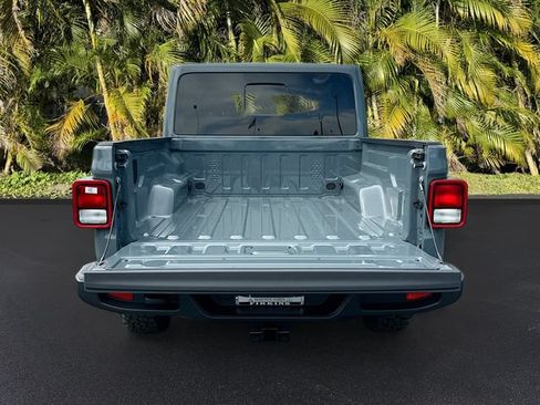 Used 2025 Jeep Gladiator Sport AWD/4WD image 7