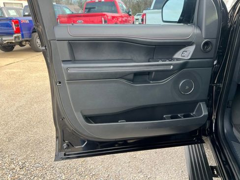 Used 2024 Ford Expedition Limited image 12