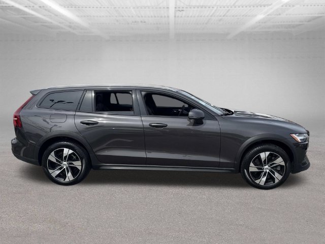 Used 2025 Volvo V60 B5 Cross Country Plus AWD/4WD image 5