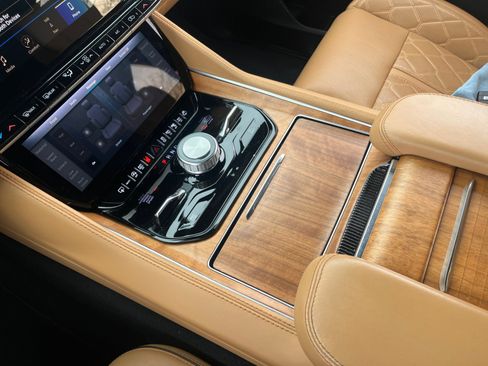 Used 2023 Jeep Grand Wagoneer Series III image 24