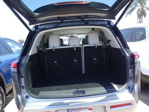 Used 2022 Nissan Pathfinder SL w/ SL Black Package FWD image 24