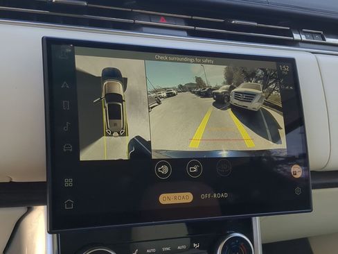 Used 2023 Land Rover Range Rover Long Wheelbase SE image 16