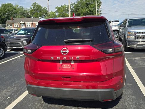 Used 2025 Nissan Rogue SV FWD image 4