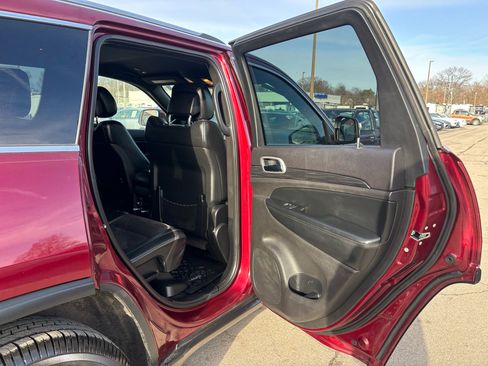 Used 2019 Jeep Grand Cherokee Laredo w/ Laredo X Package image 11