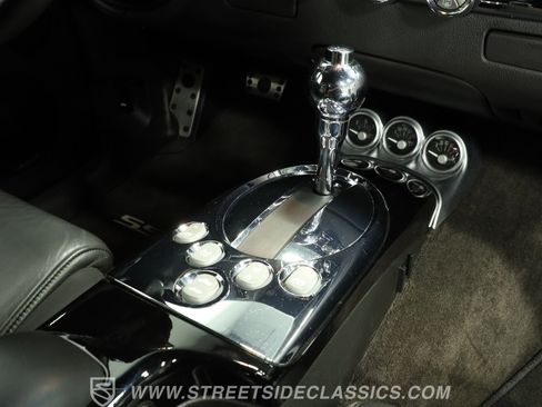 Used 2005 Chevrolet SSR w/ Preferred Equipment Group image 40