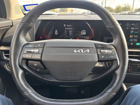 Used 2026 Kia Sportage LX FWD image 23
