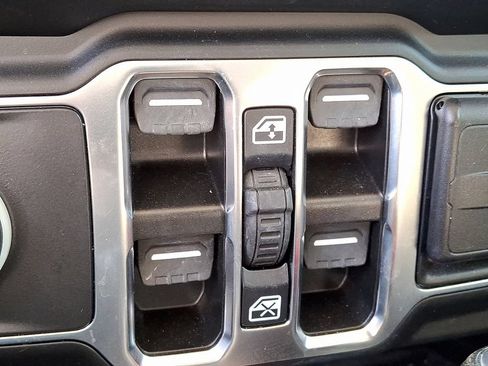 Used 2023 Jeep Wrangler Unlimited Sport AWD/4WD image 24