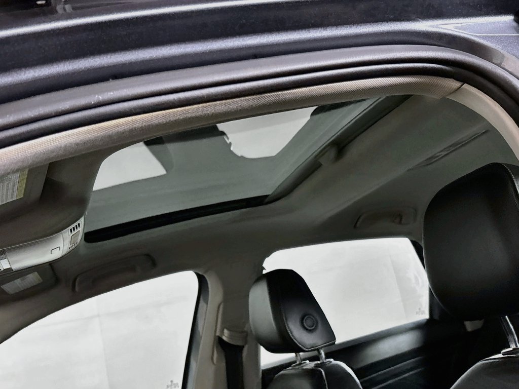 Used 2024 Volkswagen Jetta SE w/ Panoramic Sunroof Package FWD image 19