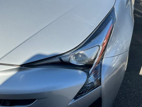 Used 2017 Toyota Prius Two w/ Prius Two Safety Plus Package FWD image 11