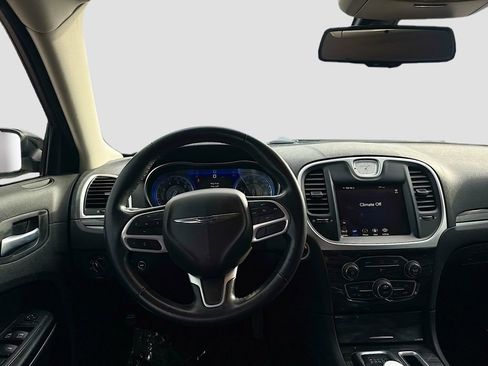 Used 2022 Chrysler 300 Touring w/ Sport Appearance Package image 20