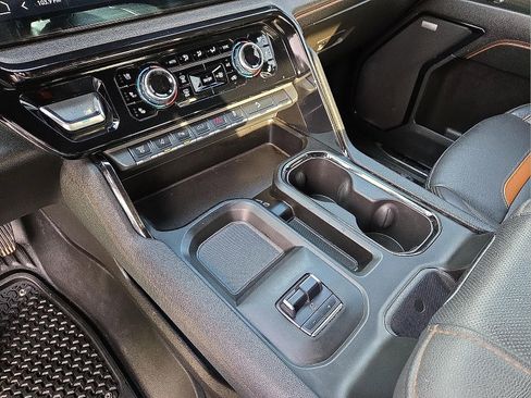 Used 2024 GMC Sierra 2500 AT4 image 25