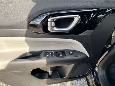 Used 2024 Jeep Compass Limited image 20