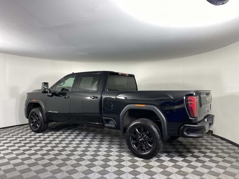 Used 2024 GMC Sierra 2500 AT4 AWD/4WD image 5