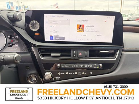 Used 2024 Lexus ES 300h Ultra Luxury image 32