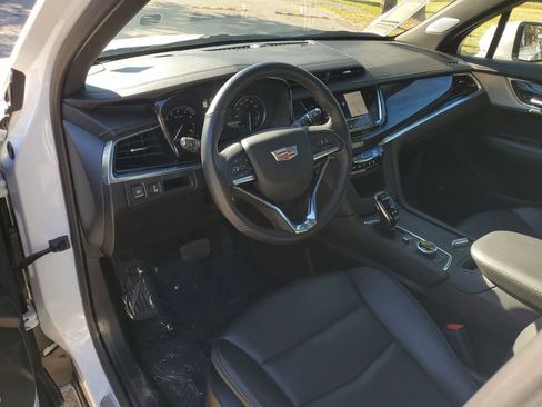 Used 2025 Cadillac XT6 Premium Luxury image 31